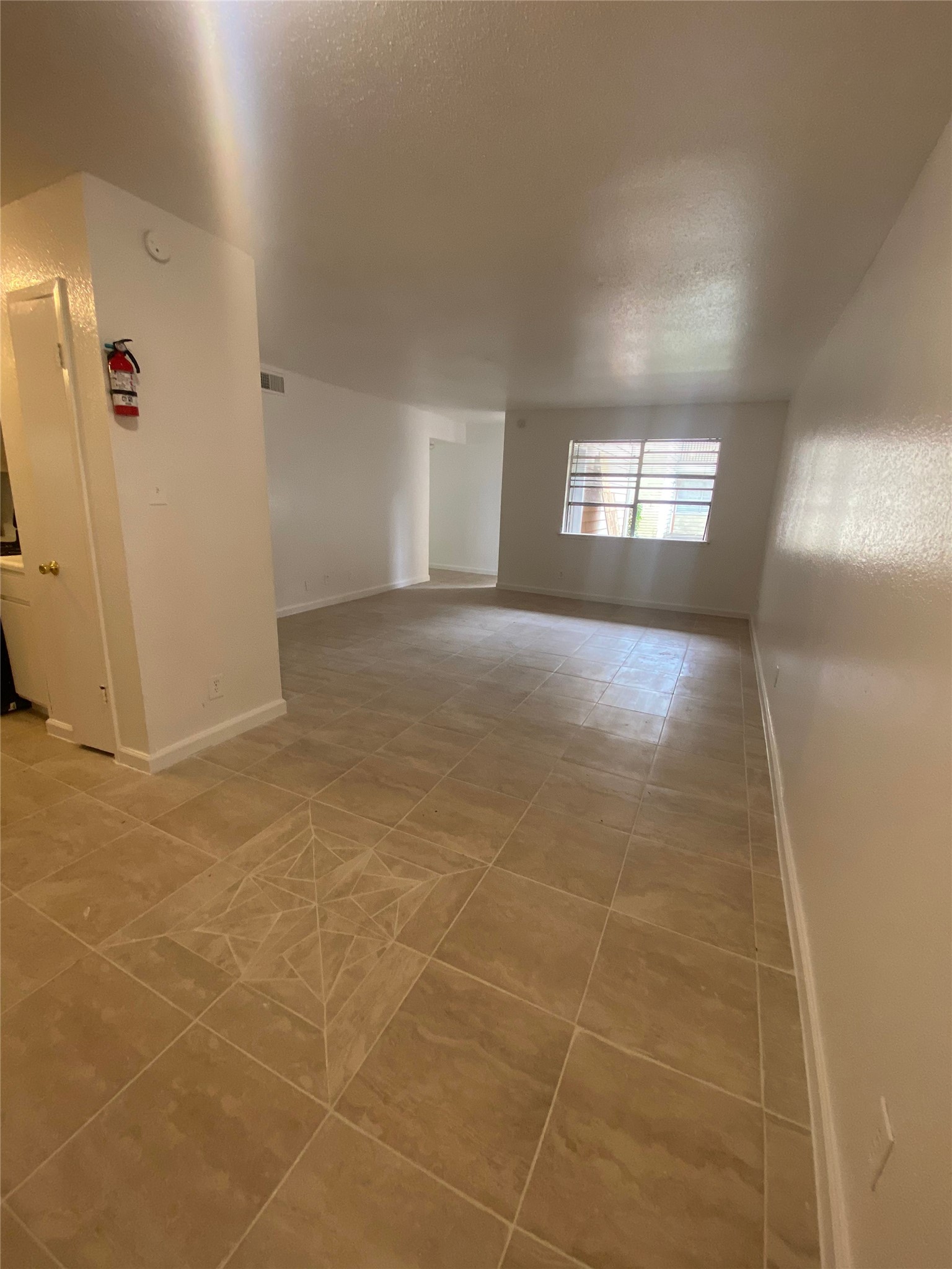 6200 West Tidwell Road, Unit 705 Houston, TX 77092 - Photo 6 of 12 a view of an empty room and window