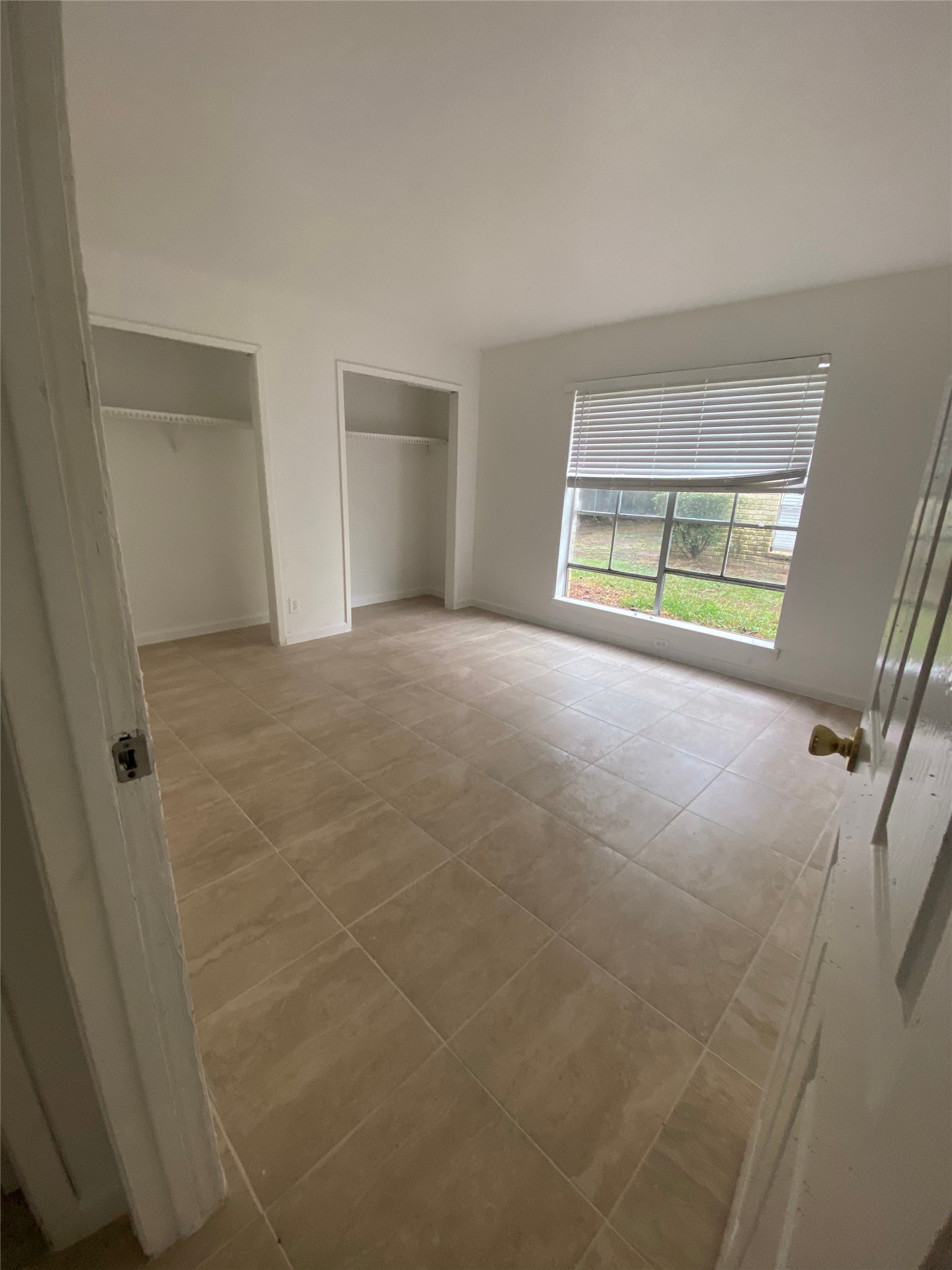 6200 West Tidwell Road, Unit 705 Houston, TX 77092 - Photo 8 of 12 a view of an empty room with a window