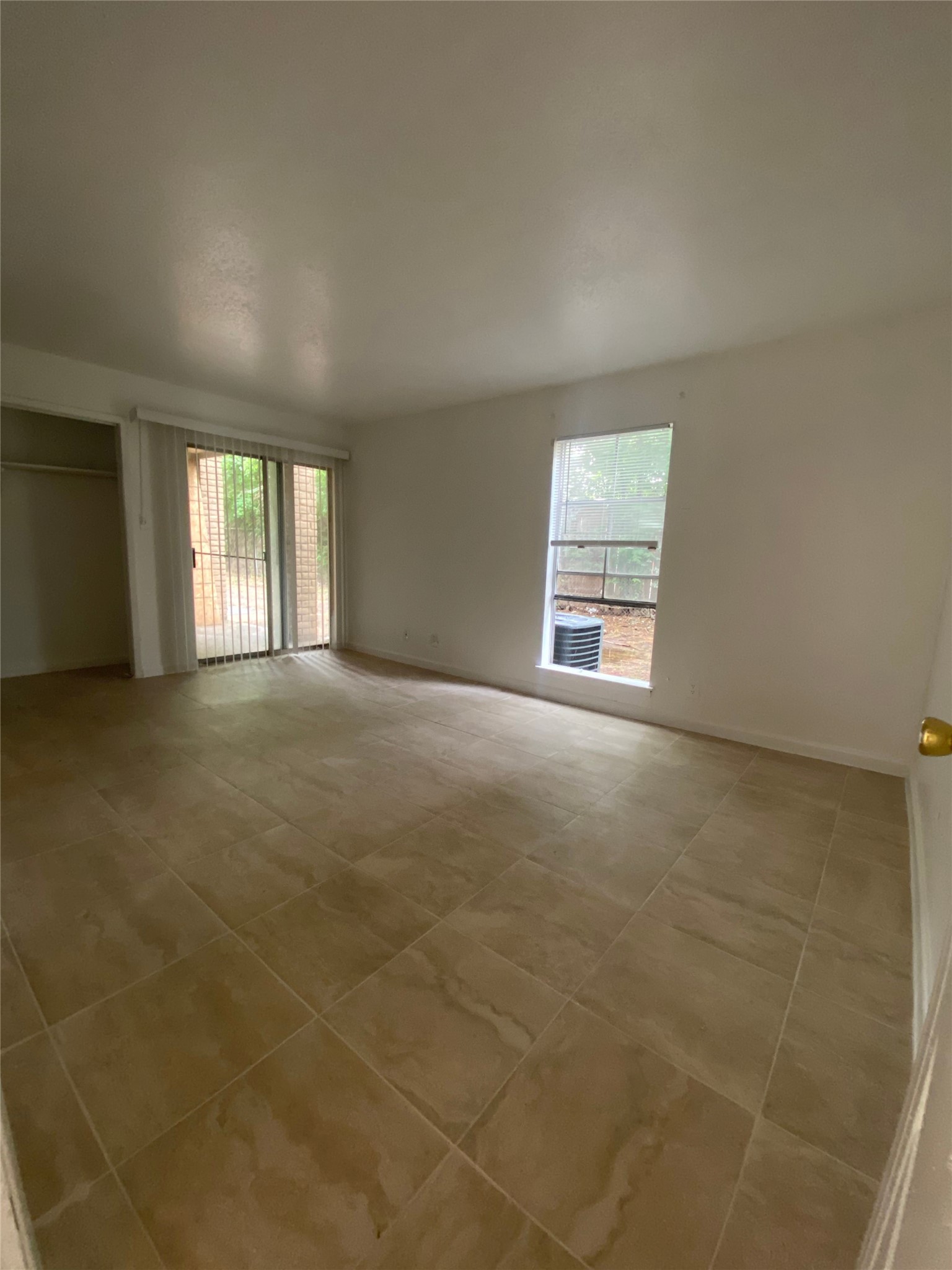 6200 West Tidwell Road, Unit 705 Houston, TX 77092 - Photo 10 of 12 an empty room with windows