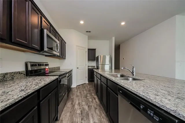 $1,915 | 1009 Hidden Drive, Lakeland, FL 33809