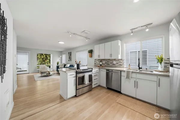 $300,000 | 1101 37th Street Southeast, Unit 301, Auburn, WA 98002