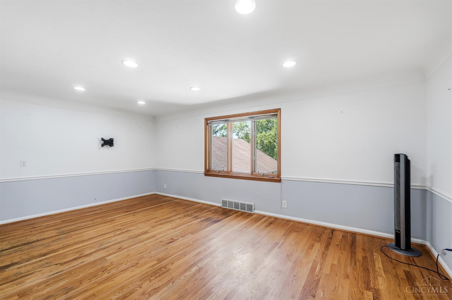 4605 Boomer Road Cincinnati, OH 45247 - Photo 32 of 69 Gallery Image 32
