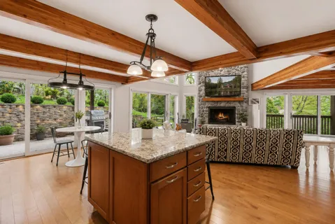$639,000 | 850 Hillside Drive, Unit GG1, Fontana, WI 53125