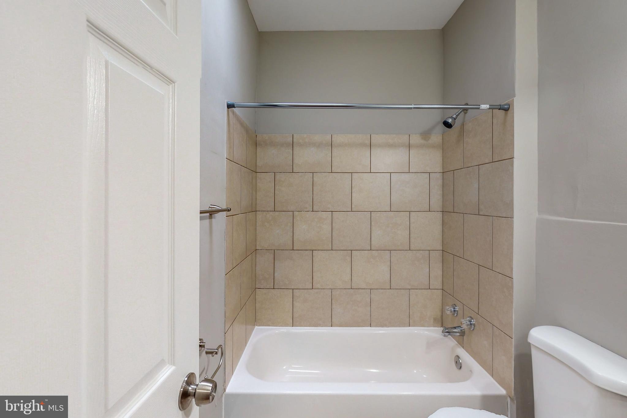 2867 Mayfield Avenue Baltimore, MD 21213 - Photo 14 of 25 a bathroom with a bathtub