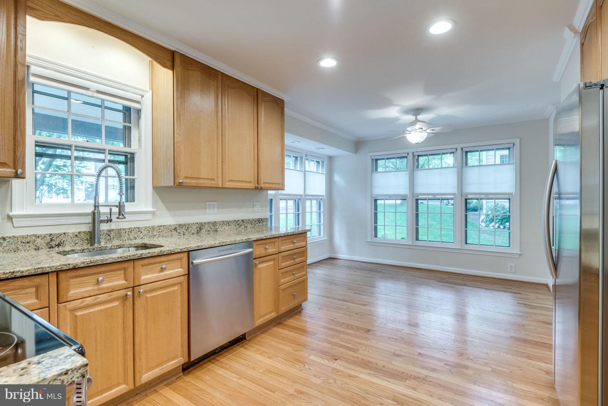 1635 Stowe Road Reston, VA 20194 - Photo 5 of 29 Kitchen w/ Lg. Breakfast Room