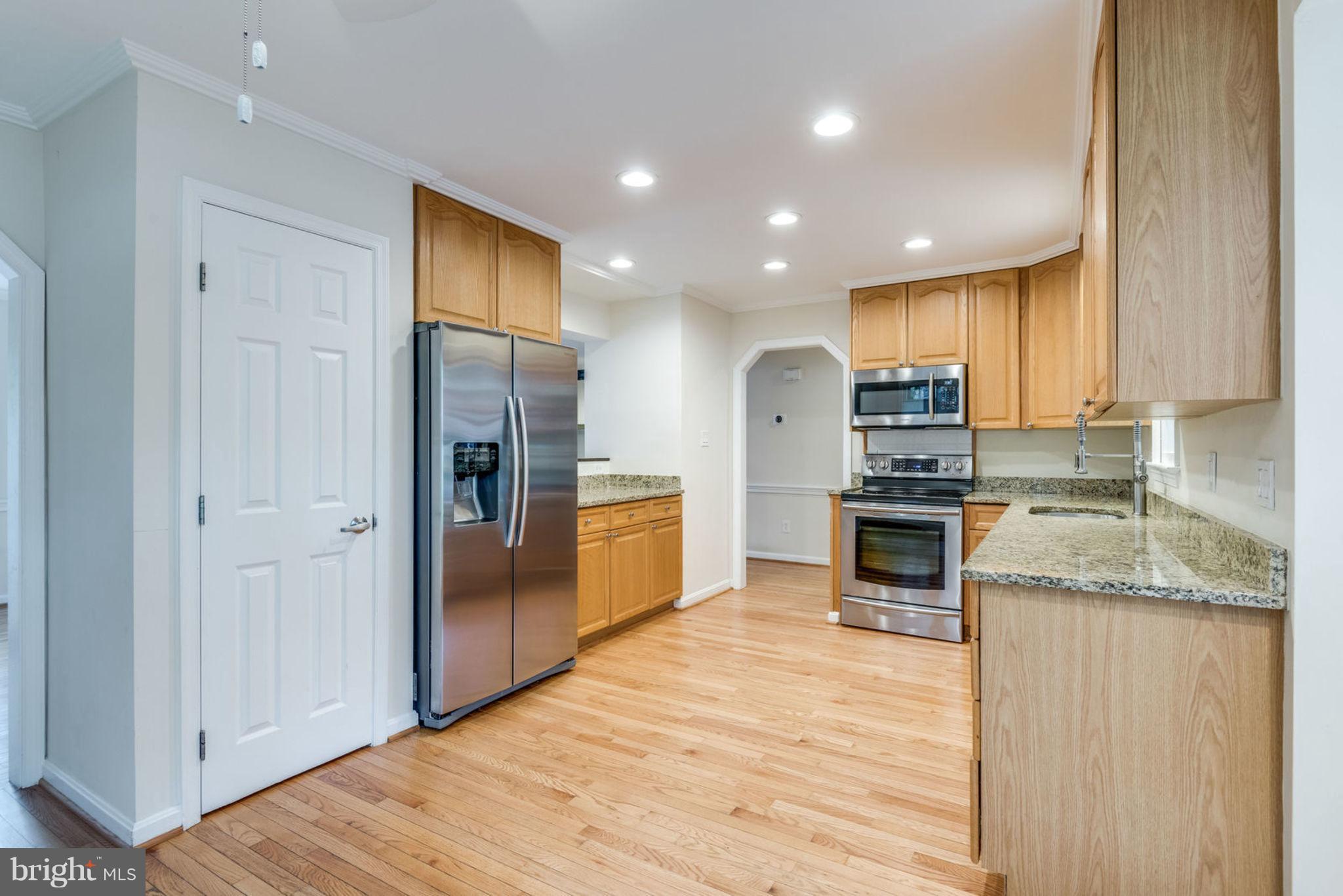 1635 Stowe Road Reston, VA 20194 - Photo 9 of 29 Kitchen SS Appliances,HW Floors,Granite