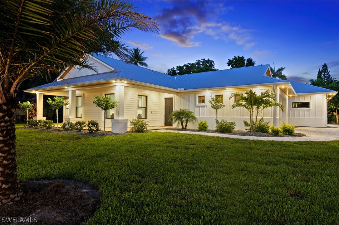 1606 Ardmore Road Fort Myers, FL 33901 - Photo 3 of 33 a view of a big yard