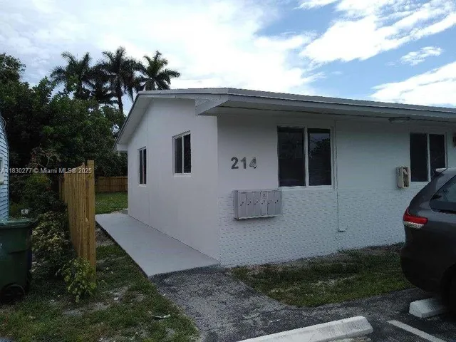 $1,350 | 214 Southeast 8th Street, Unit 5, Hallandale Beach, FL 33009