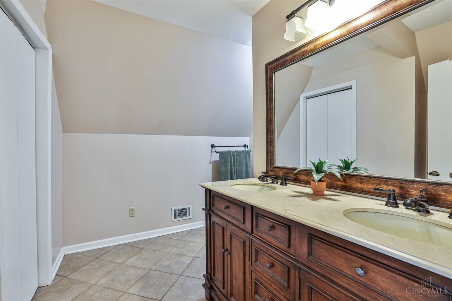 34 Fleming Road Wyoming, OH 45215 - Photo 26 of 63