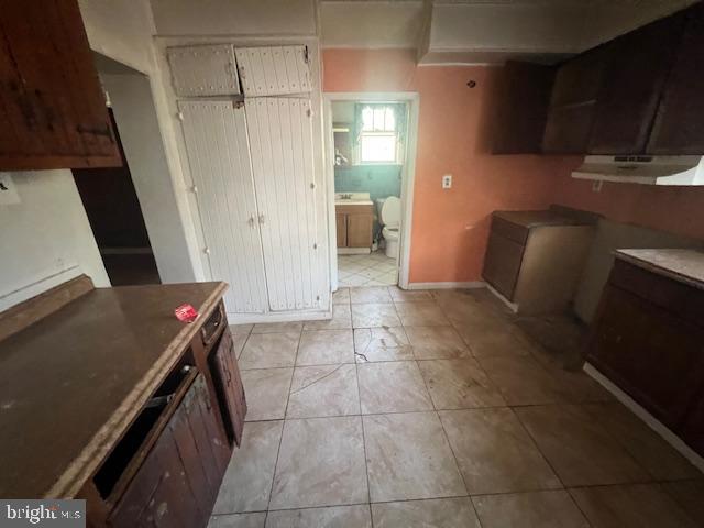18506 Triangle Street Triangle, VA 22172 - Photo 7 of 19 a view of a kitchen with furniture and a stove
