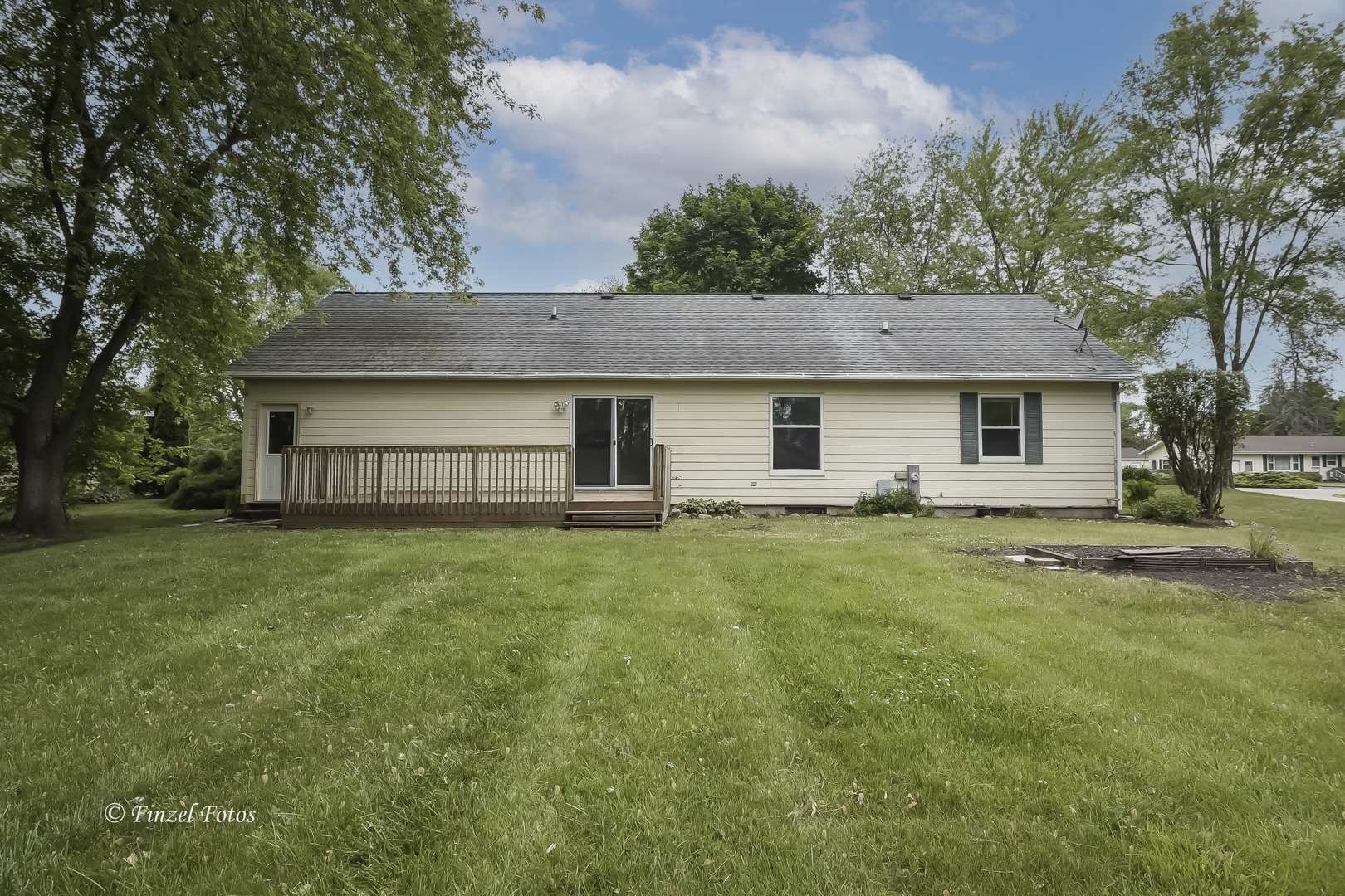 418 Kent Road McHenry, IL 60051 - Photo 2 of 17