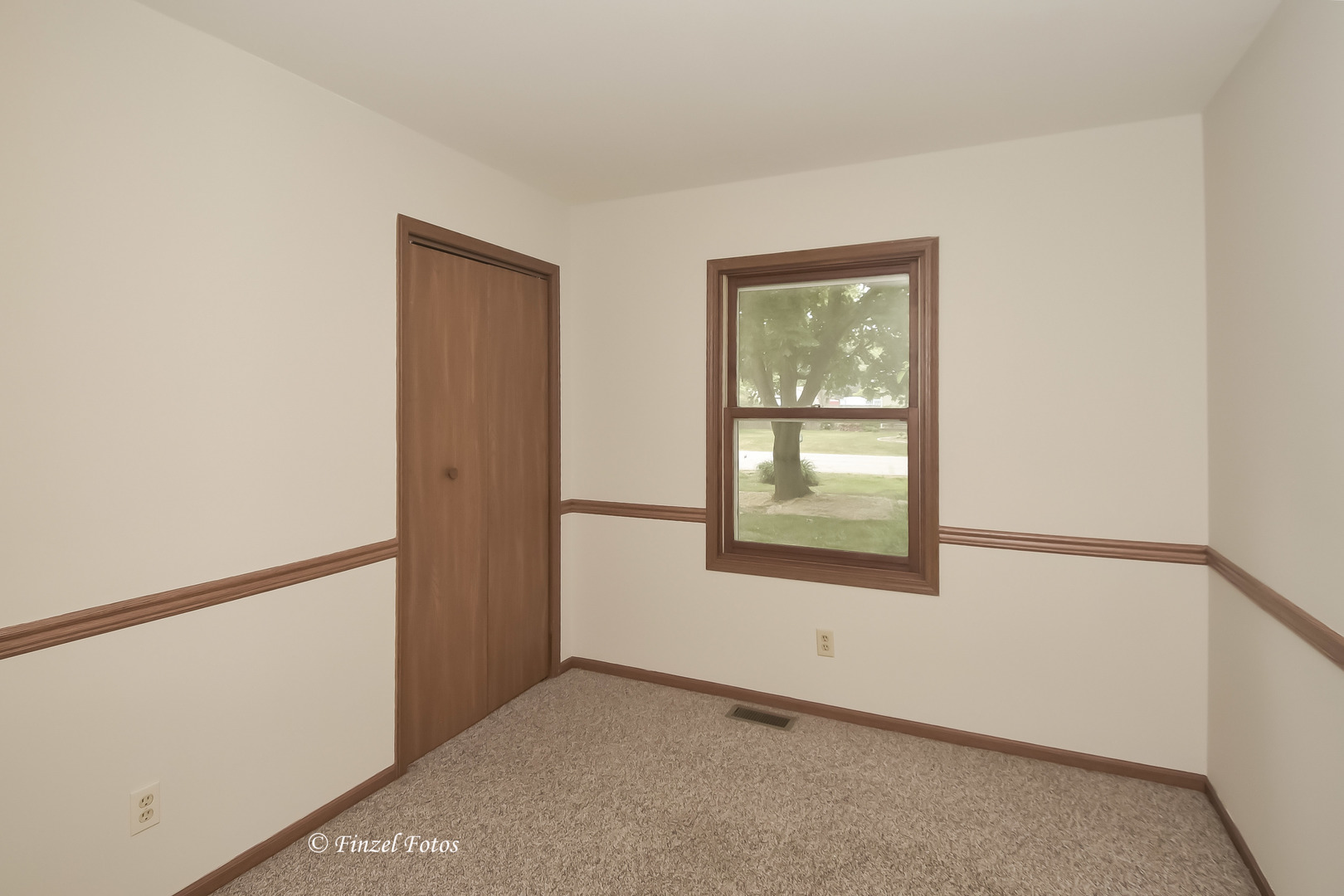 418 Kent Road McHenry, IL 60051 - Photo 11 of 17
