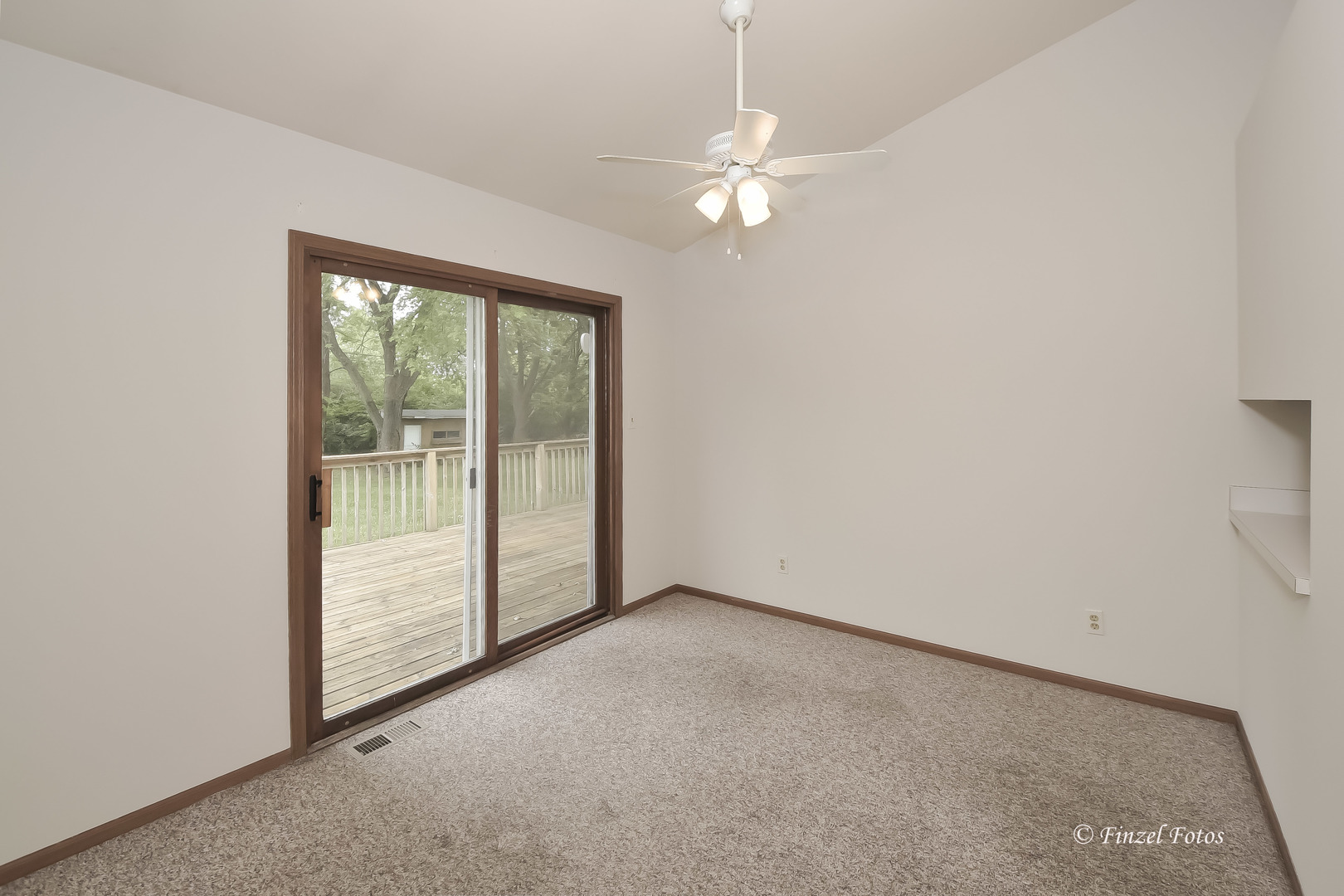 418 Kent Road McHenry, IL 60051 - Photo 5 of 17