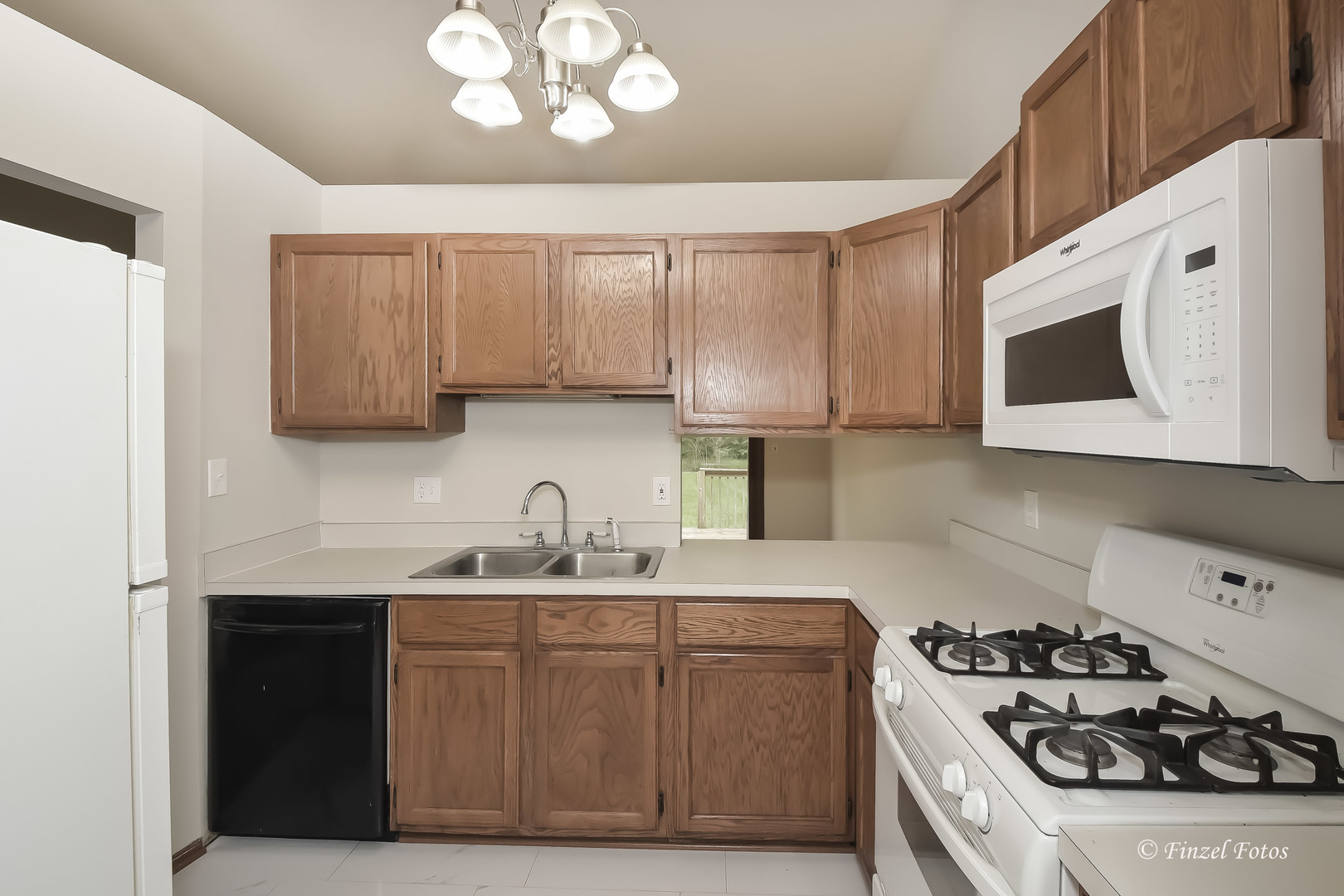 418 Kent Road McHenry, IL 60051 - Photo 6 of 17