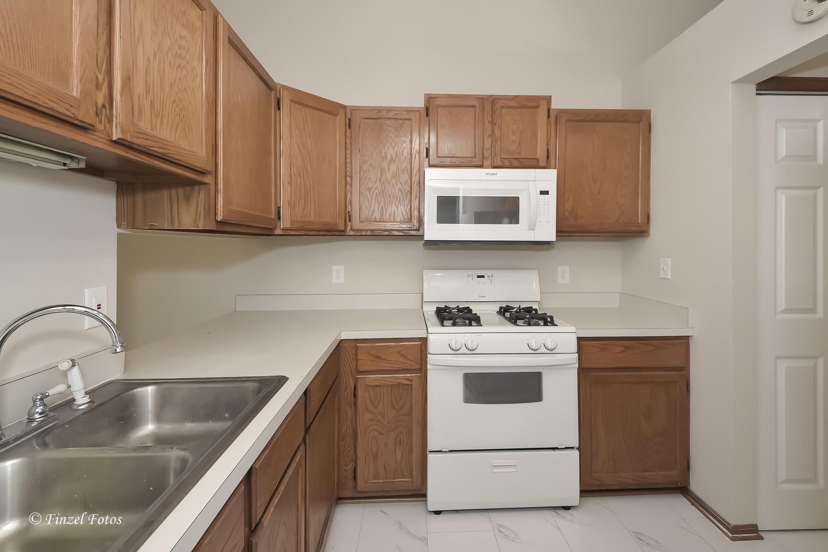 418 Kent Road McHenry, IL 60051 - Photo 7 of 17
