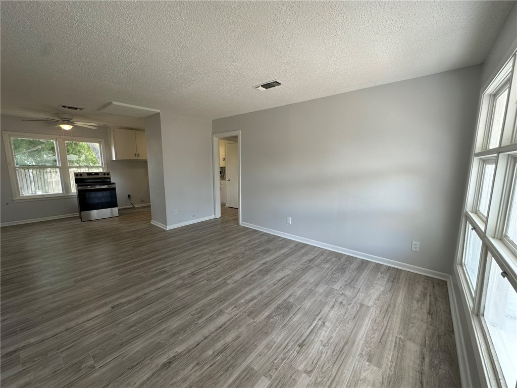 109 Holly Drive Portland, TX 78374 - Photo 5 of 30