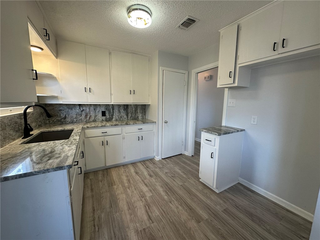 109 Holly Drive Portland, TX 78374 - Photo 8 of 30