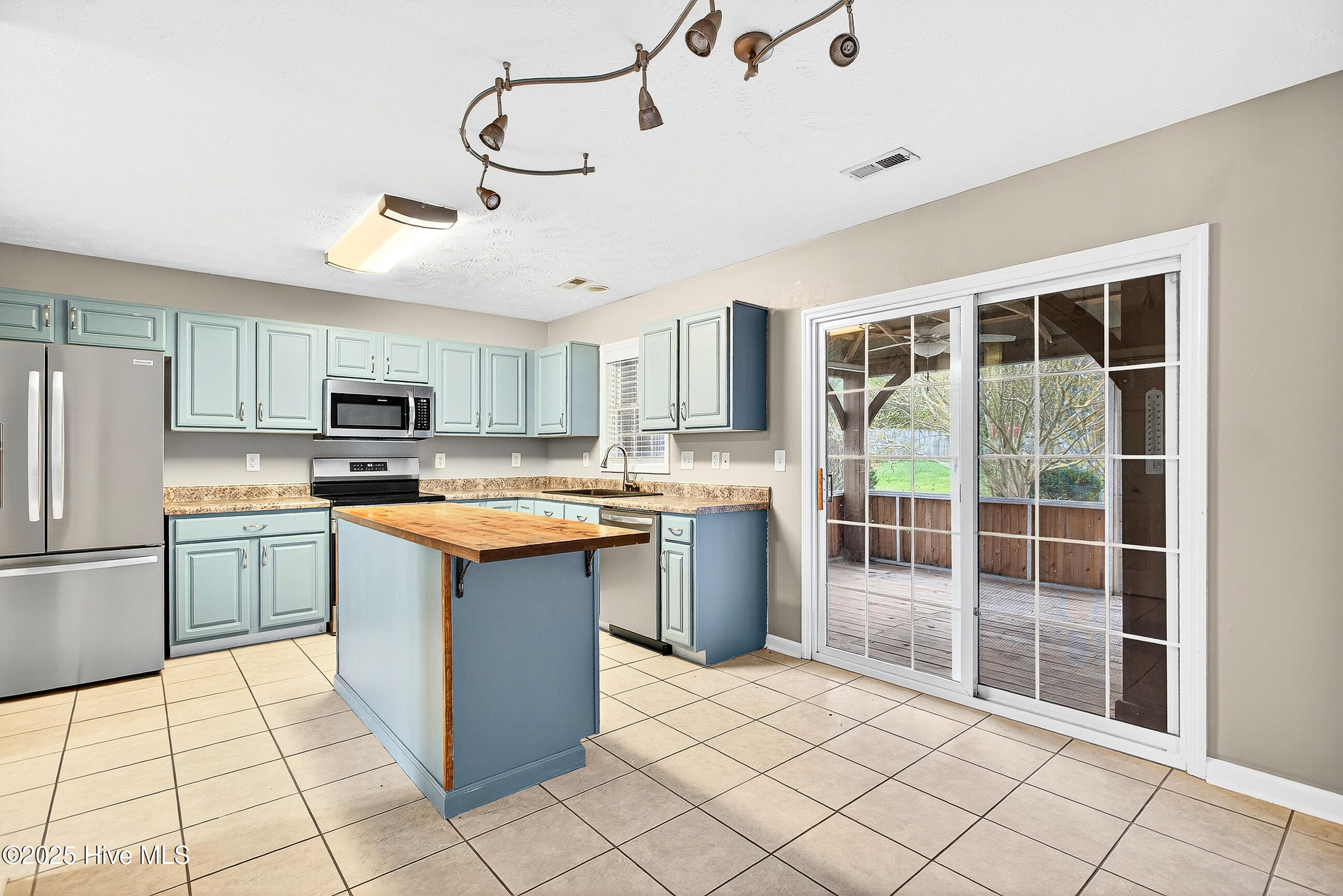 307 Old Dam Road Jacksonville, NC 28540 - Photo 10 of 39 10