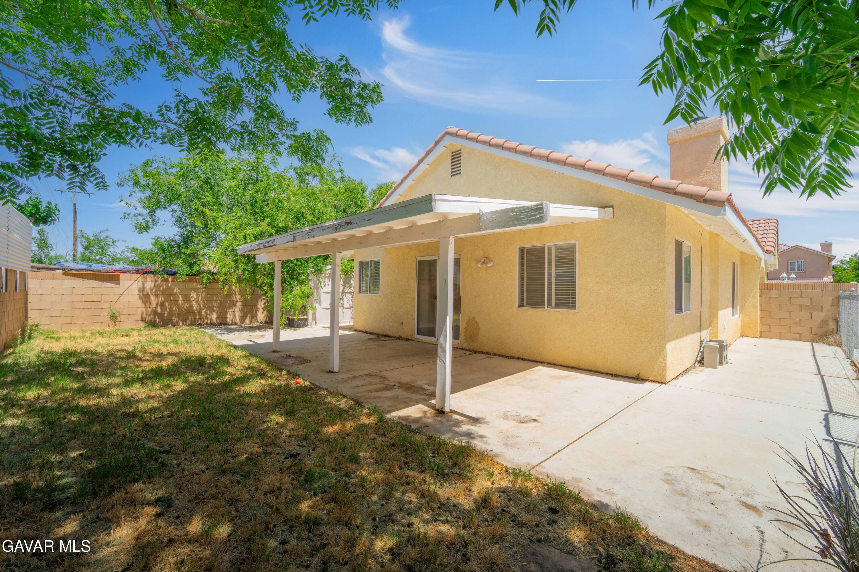 43915 Glenraven Road Lancaster, CA 93535 - Photo 24 of 28 26.4.22 Glenraven Exterior-15