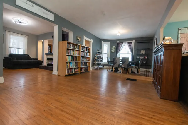 $185,000 | 1023 South Peoria Avenue, Dixon, IL 61021