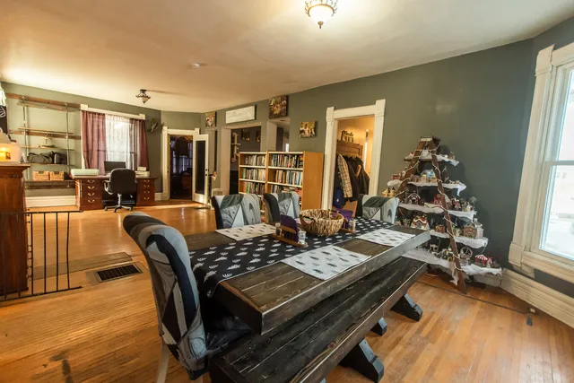 $185,000 | 1023 South Peoria Avenue, Dixon, IL 61021