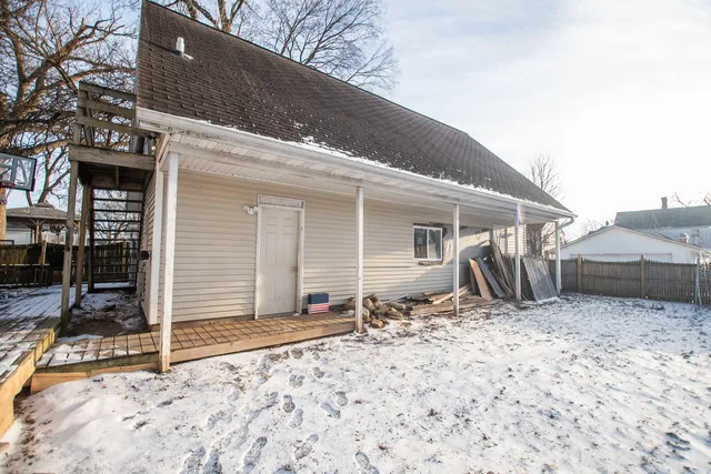 $185,000 | 1023 South Peoria Avenue, Dixon, IL 61021