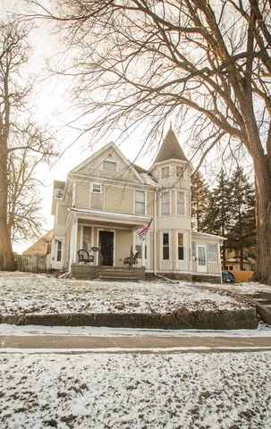 $185,000 | 1023 South Peoria Avenue, Dixon, IL 61021