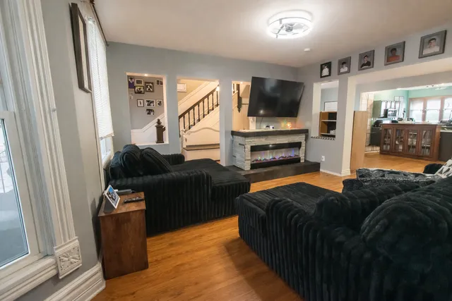 $185,000 | 1023 South Peoria Avenue, Dixon, IL 61021