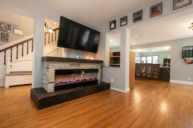 $185,000 | 1023 South Peoria Avenue, Dixon, IL 61021