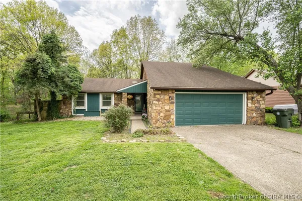$270,000 | 203 Lancaster Circle, New Albany, IN 47150