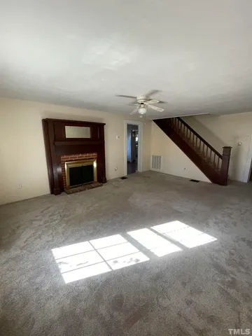 a view of livingroom and kitchen