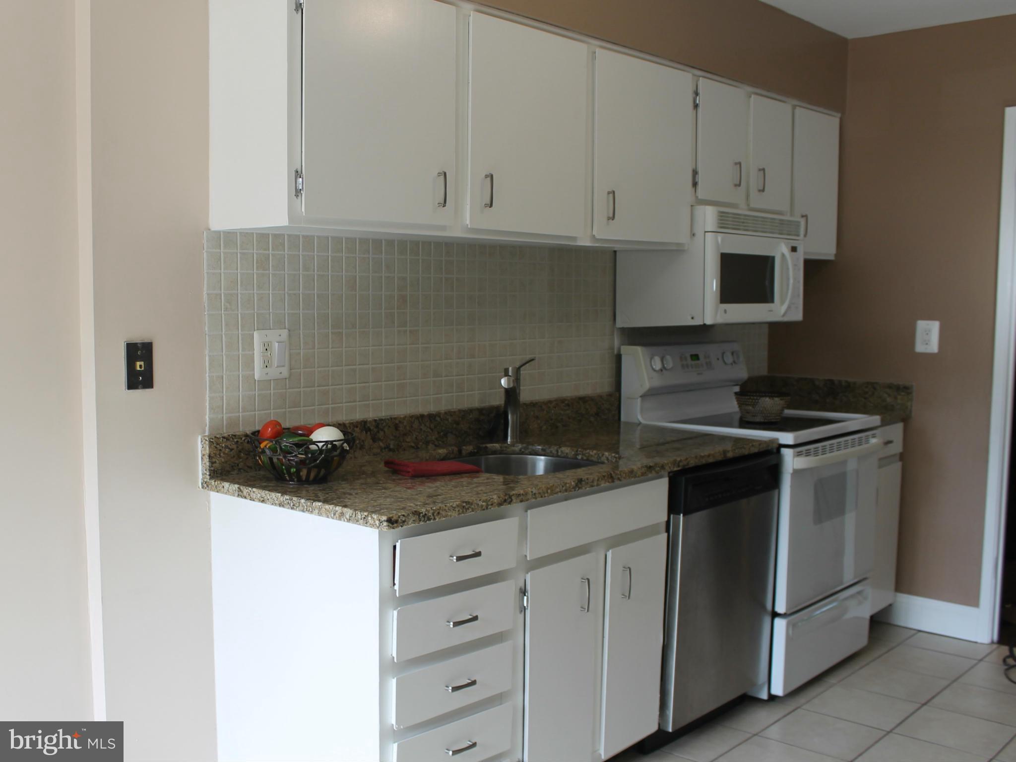 2401 Southgate Square Reston, VA 20191 - Photo 2 of 30 Kitchen