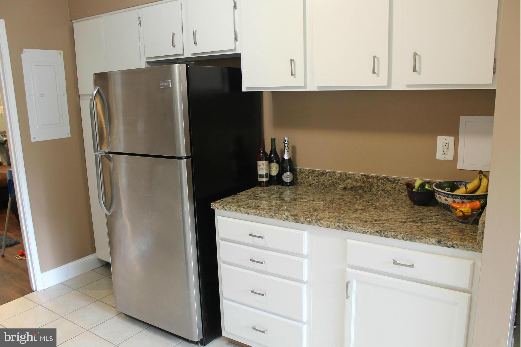 2401 Southgate Square Reston, VA 20191 - Photo 4 of 30 Kitchen