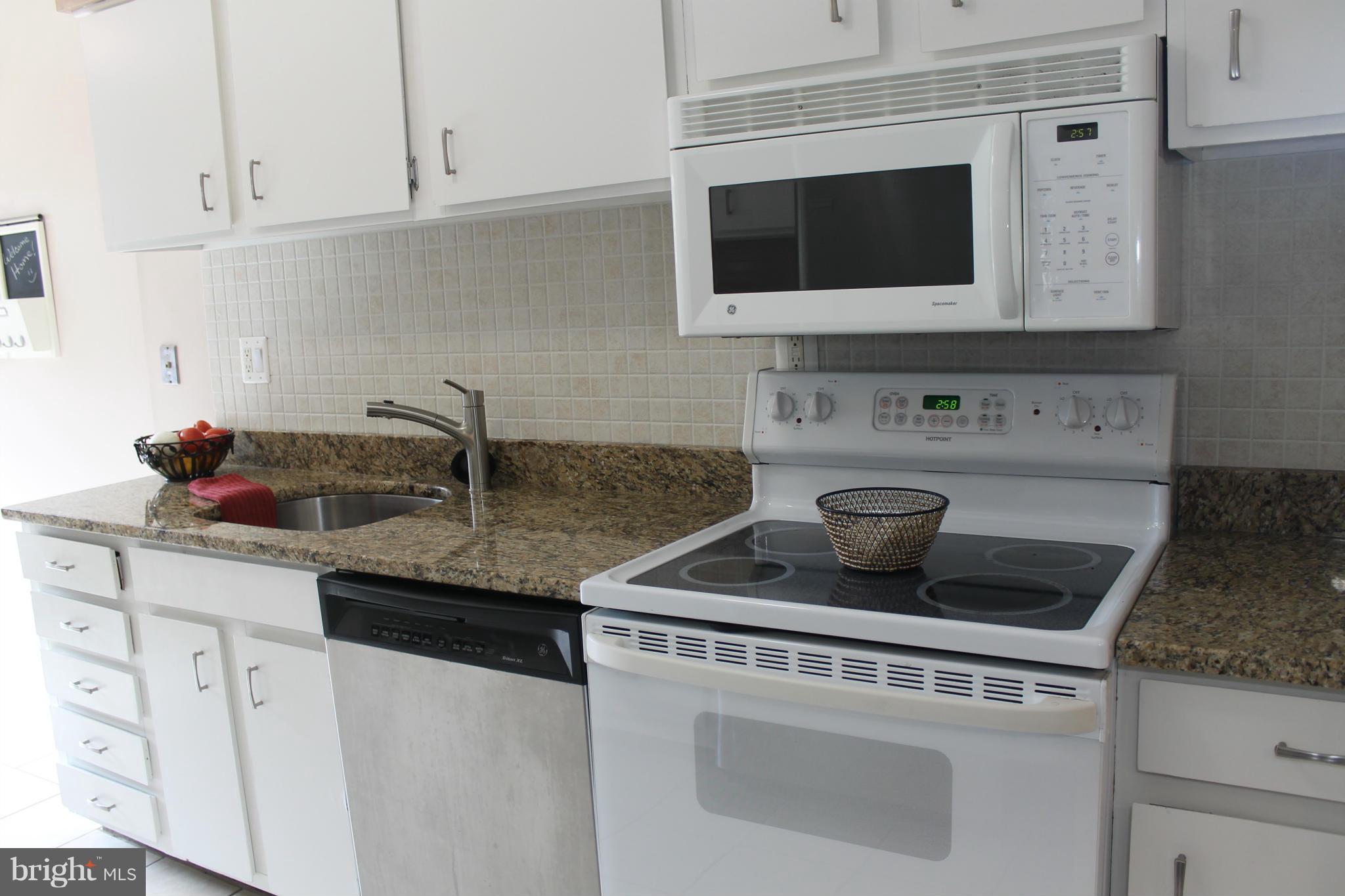 2401 Southgate Square Reston, VA 20191 - Photo 6 of 30 Kitchen
