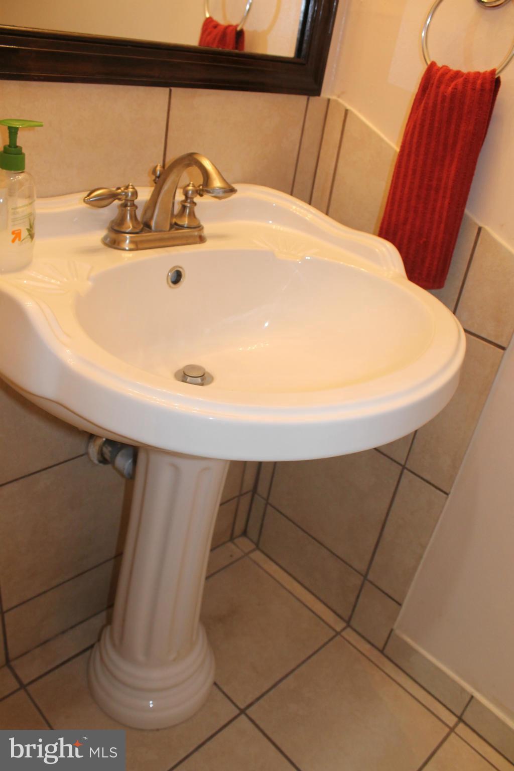 2401 Southgate Square Reston, VA 20191 - Photo 9 of 30 Bath
