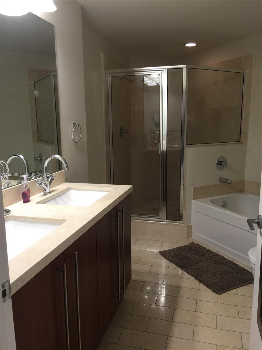 79 Southwest 12th Street, Unit 1406S Miami, FL 33130 - Photo 11 of 20