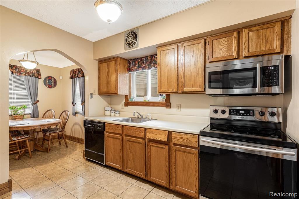 4230 Harvard Road Detroit, MI 48224 - Photo 7 of 14