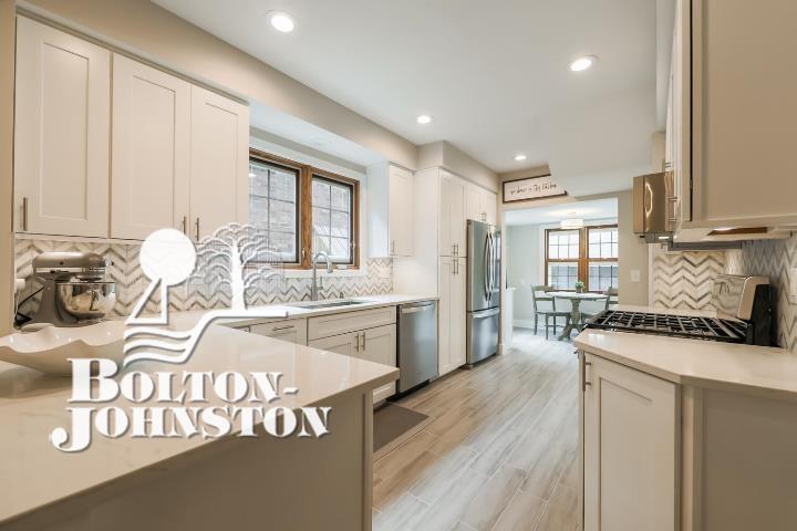 311 Merriweather Road Grosse Pointe, MI 48236 - Photo 19 of 49 Stunning Kitchen