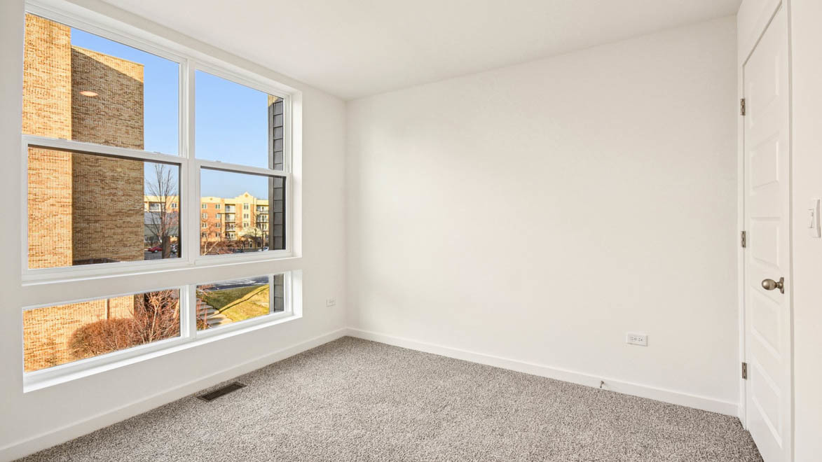 392 Summit Circle Lombard, IL 60148 - Photo 52 of 61 an empty room with a window