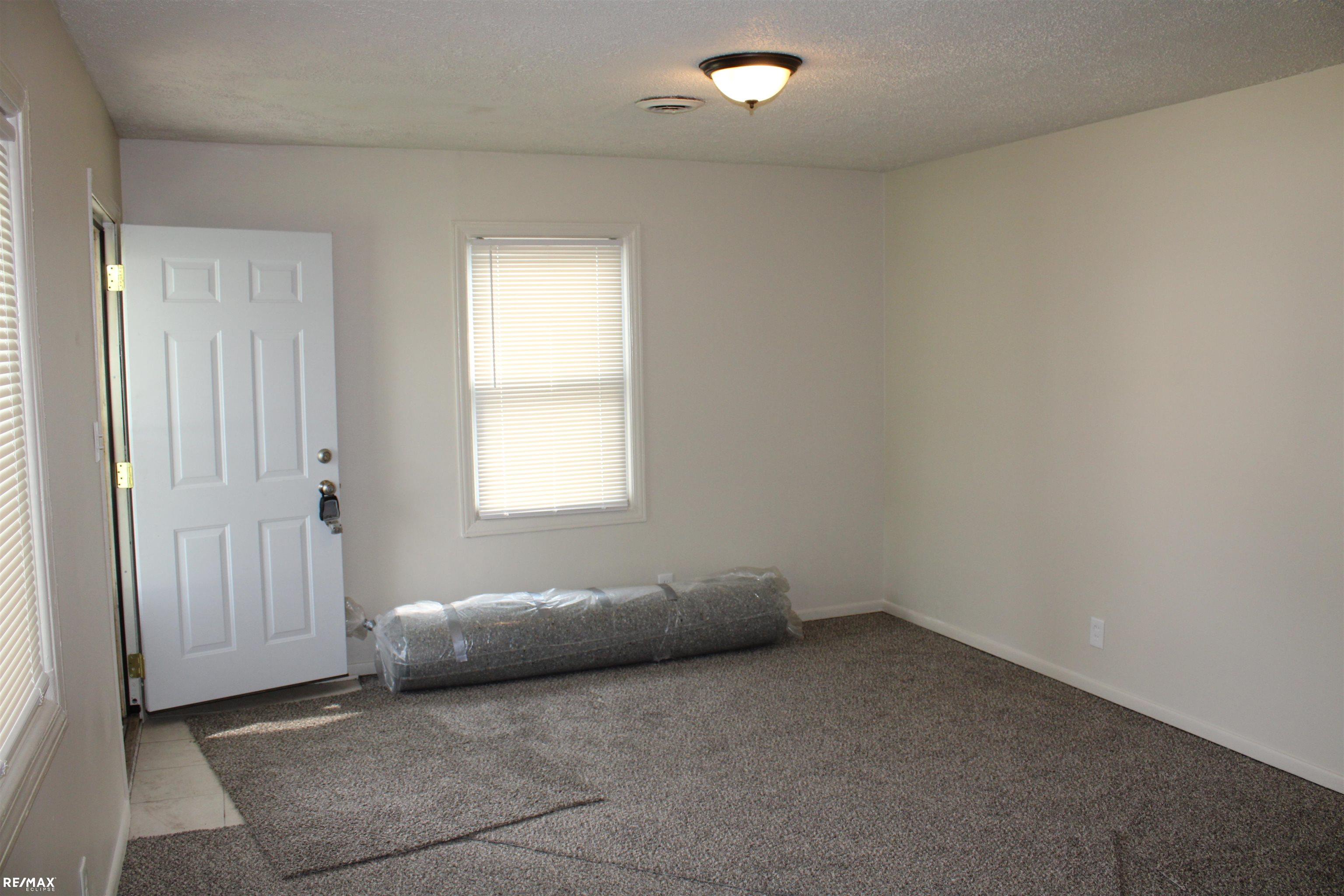 25711 Hayes Road Warren, MI 48089 - Photo 12 of 13 50118169-13.JPG