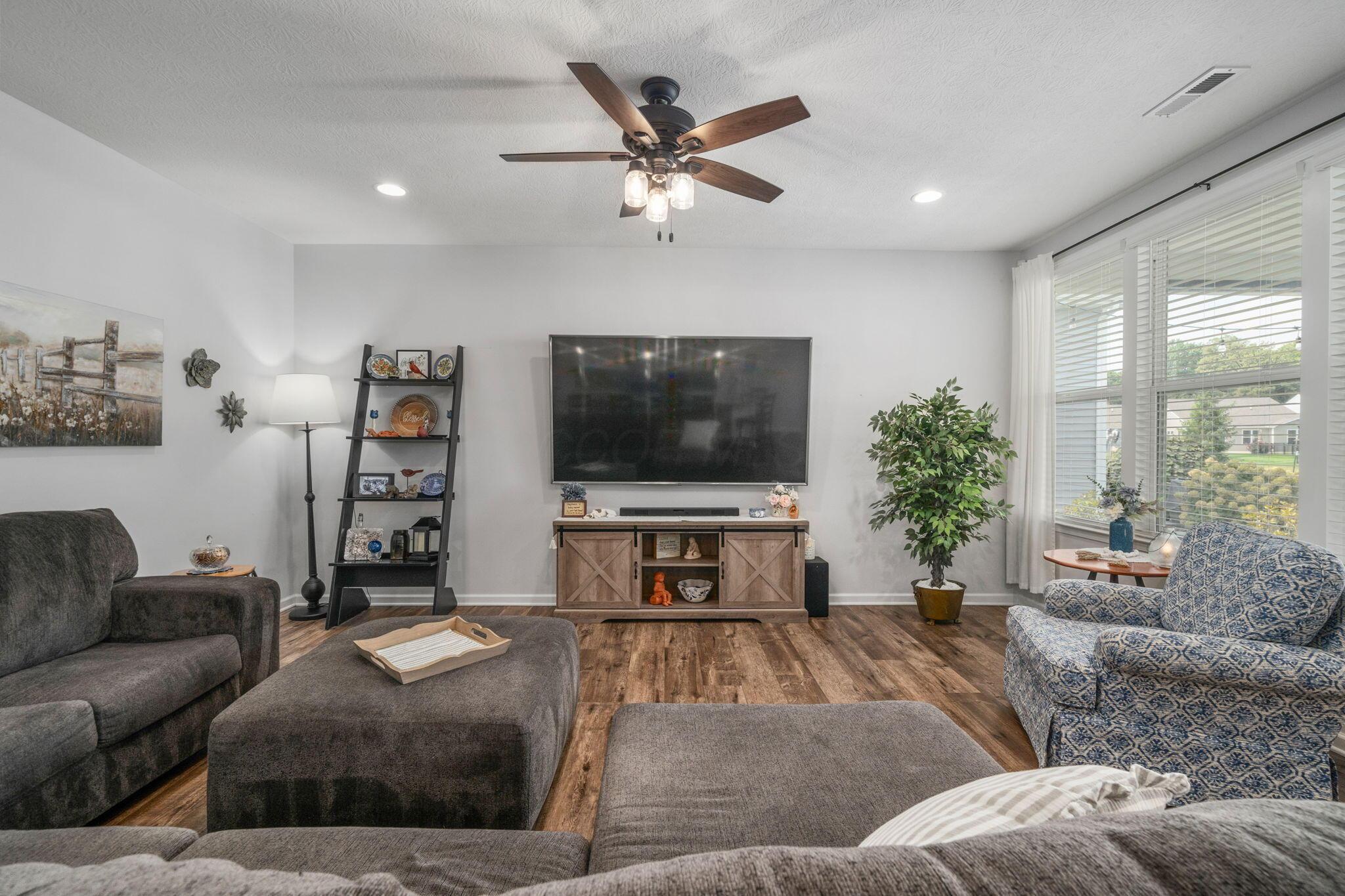 727 Fescue Road Galena, OH 43021 - Photo 19 of 85 The great room has a ceiling fan, recessed lighting for your convenience and comfort.