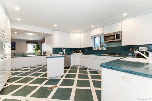 $1,690,000 | 924 Northfield Road, Woodmere, NY 11598