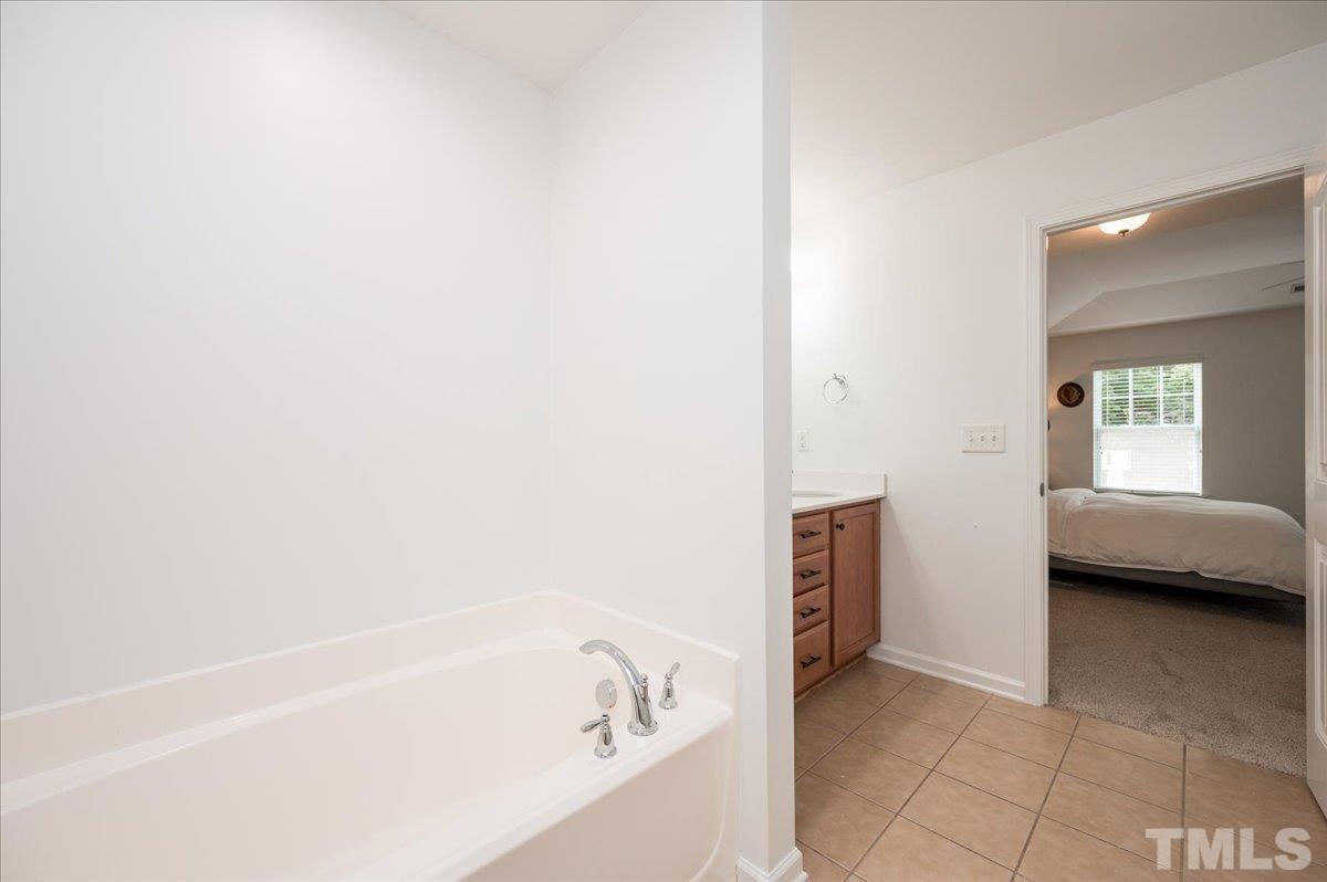 2405 Swans Rest Way Raleigh, NC 27606 - Photo 19 of 29 a bathroom with a bathtub