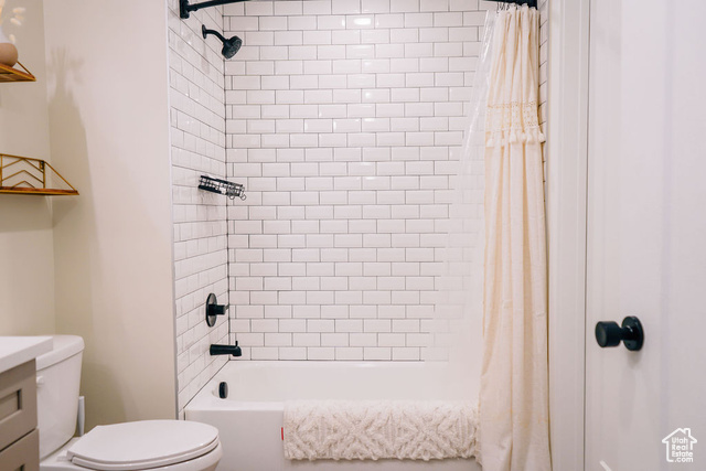961 West Akoya Pearl Road, Unit 201 St. George, UT 84790 - Photo 27 of 67 Full bathroom featuring shower / tub combo and vanity