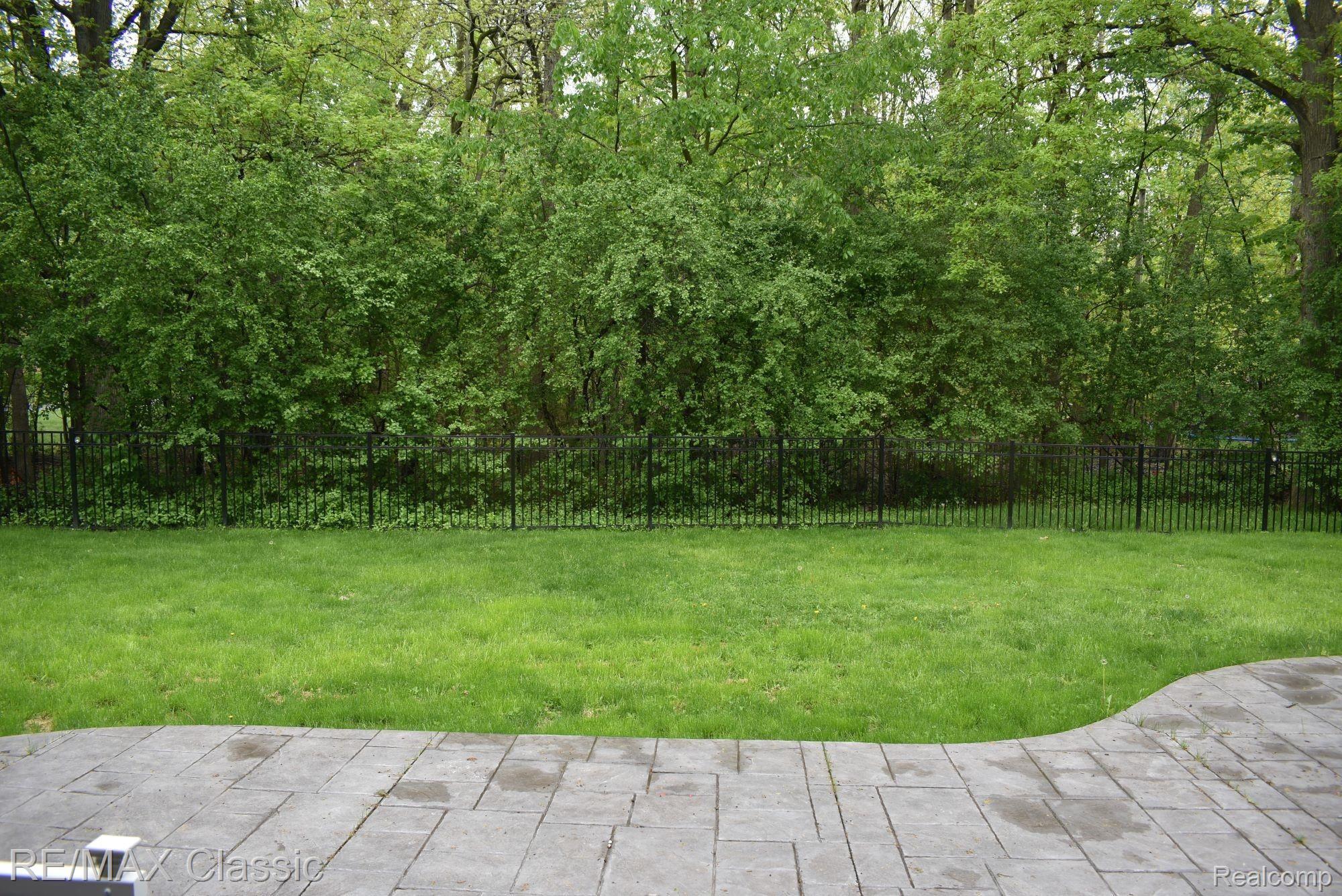 31974 Lahser Road Franklin, MI 48025 - Photo 9 of 40 Fenced in backyard, enjoy the view!