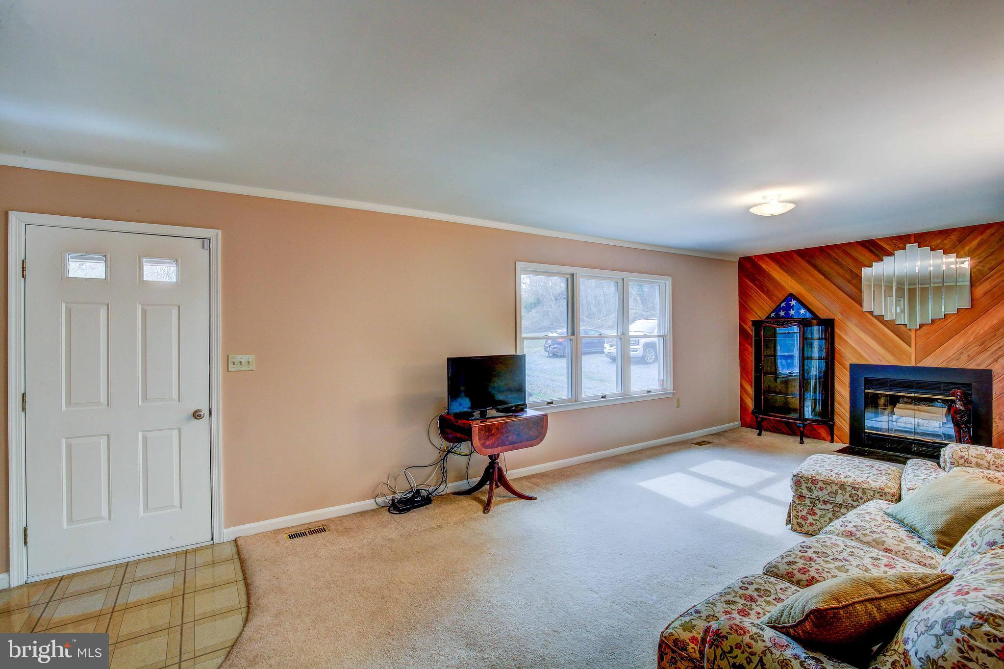 4511 Kings Road St. Leonard, MD 20685 - Photo 12 of 39 Living Room