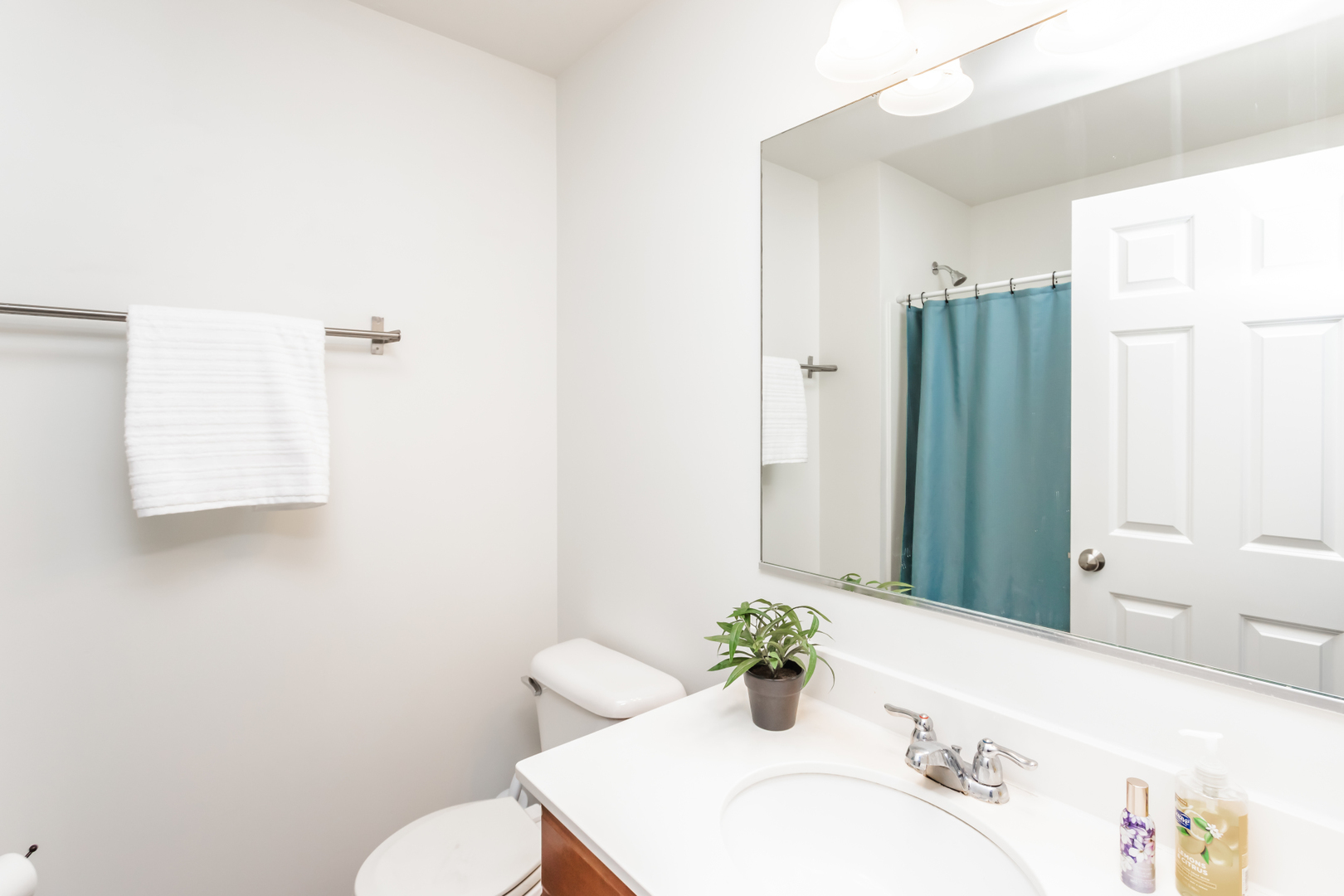 2928 Church Road Aurora, IL 60502 - Photo 26 of 29 a bathroom with a sink toilet and shower