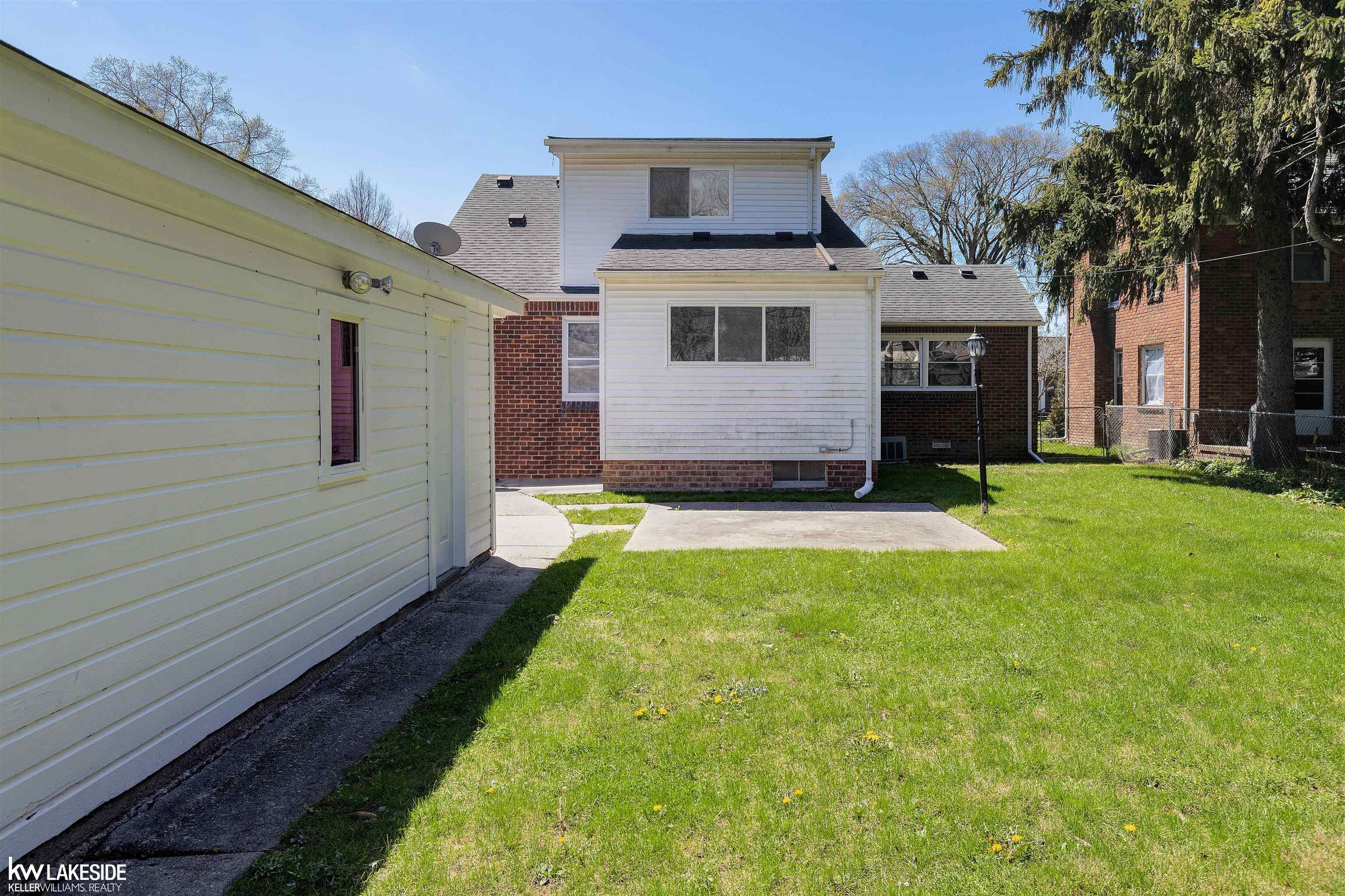 2174 Hawthorne Road Grosse Pointe Woods, MI 48236 - Photo 42 of 43