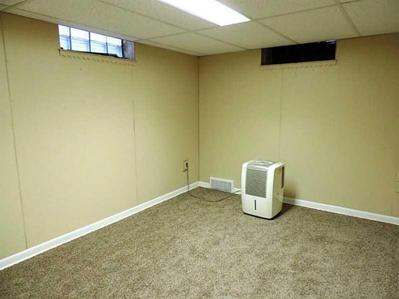 141 Techview Terrace Pittsburgh, PA 15213 - Photo 11 of 25 a view of a room with a empty space