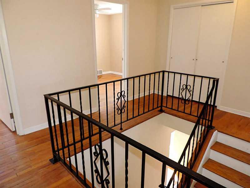 141 Techview Terrace Pittsburgh, PA 15213 - Photo 20 of 25 a view of a balcony with wooden floor